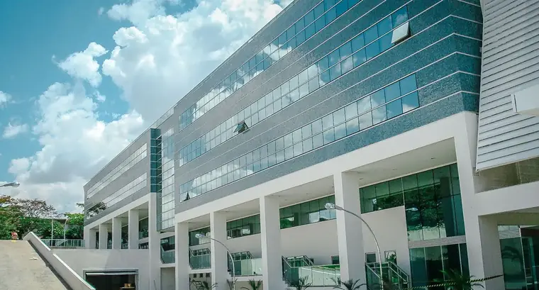 Edifício Brasília Medical Center, endereço da clínica do Dr. Roberto Azambuja