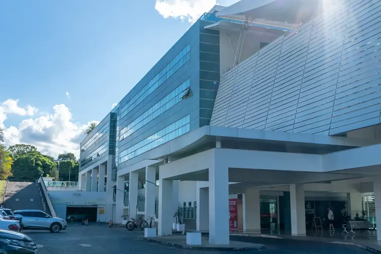 Clínica Dr. Roberto Azambuja no Brasília Medical Center